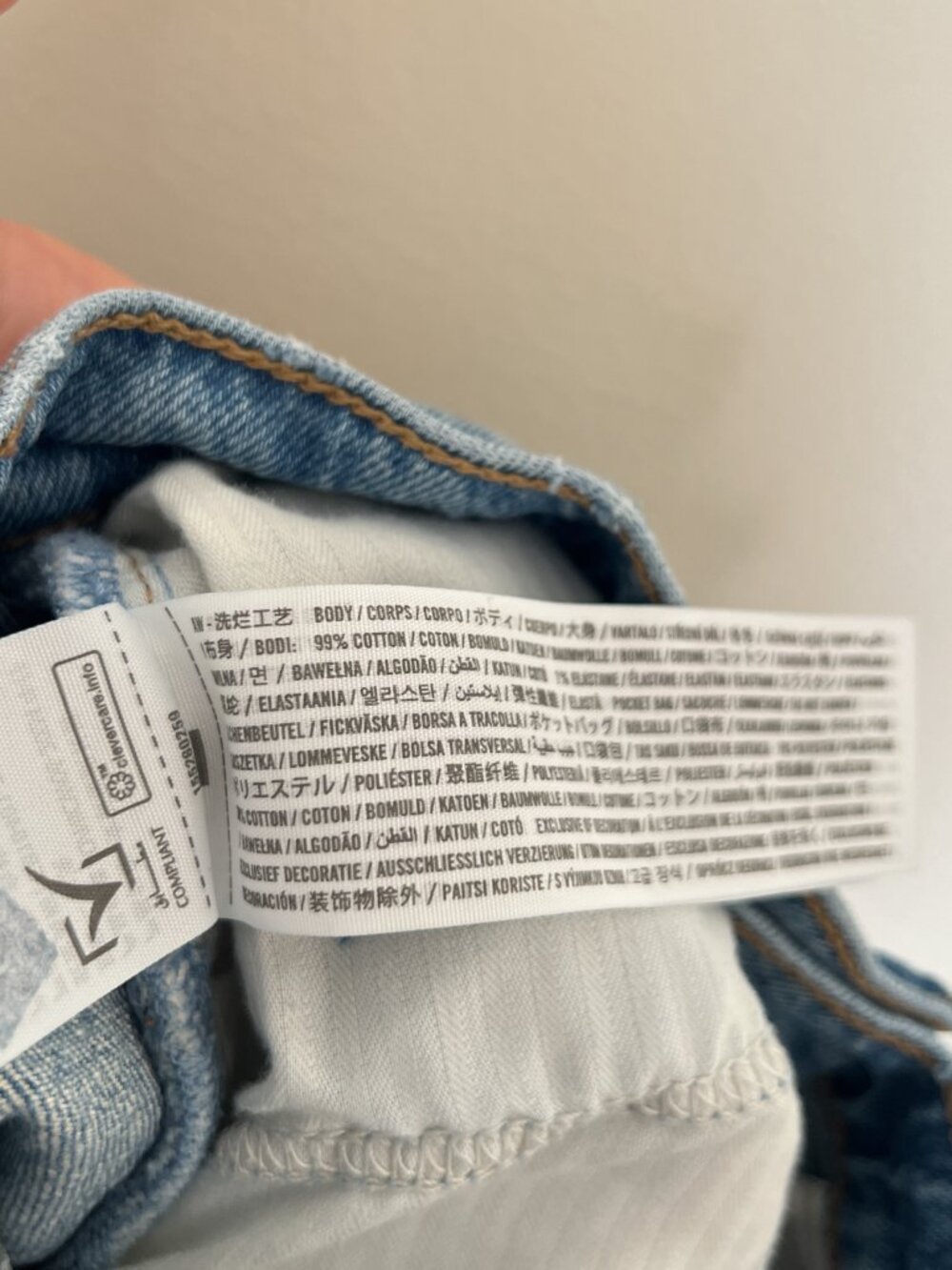 Abercrombie & Fitch Medium Wash High Rise Raw Hem Barrel Jeans Short - Picture 5 of 5